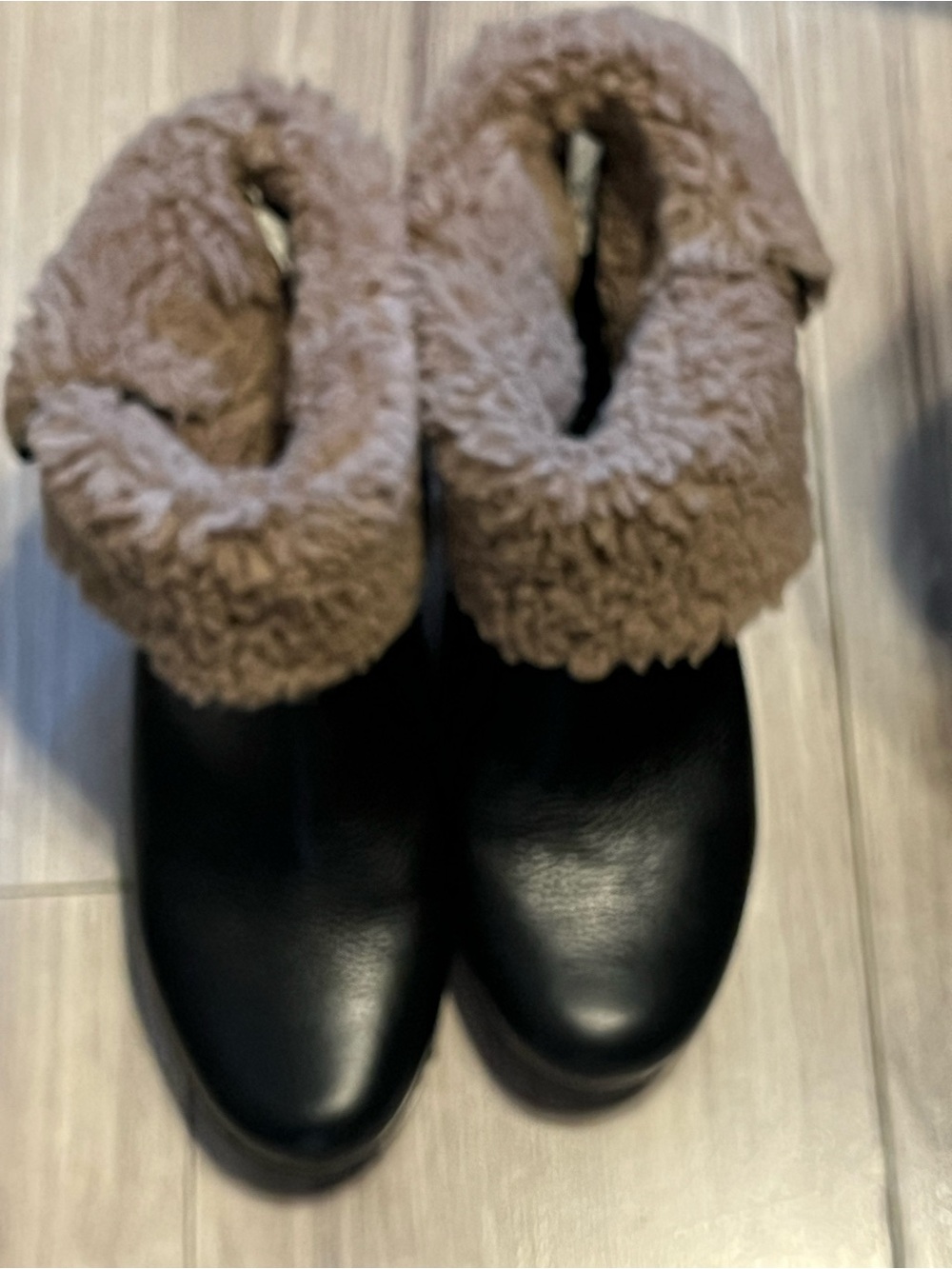UGG Black Leather Ankle Bootie w/ Faux Fur Cuff Studded Pull-On US 7